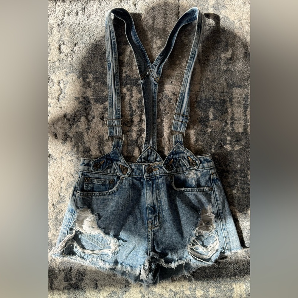 2 in 1 Convertible Removable Overall Shortall
Carmar Denim Short Distressed - Picture 4 of 9